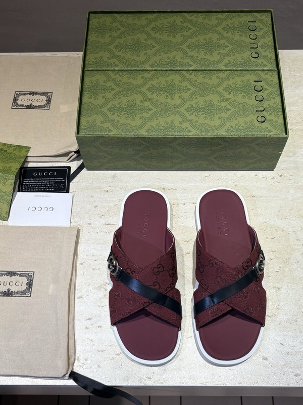 GUCCI 남성 교차 더블 G 샌들 001-228274