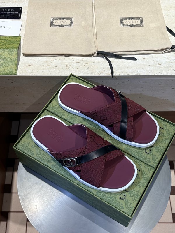 GUCCI 남성 교차 더블 G 샌들 001-228274