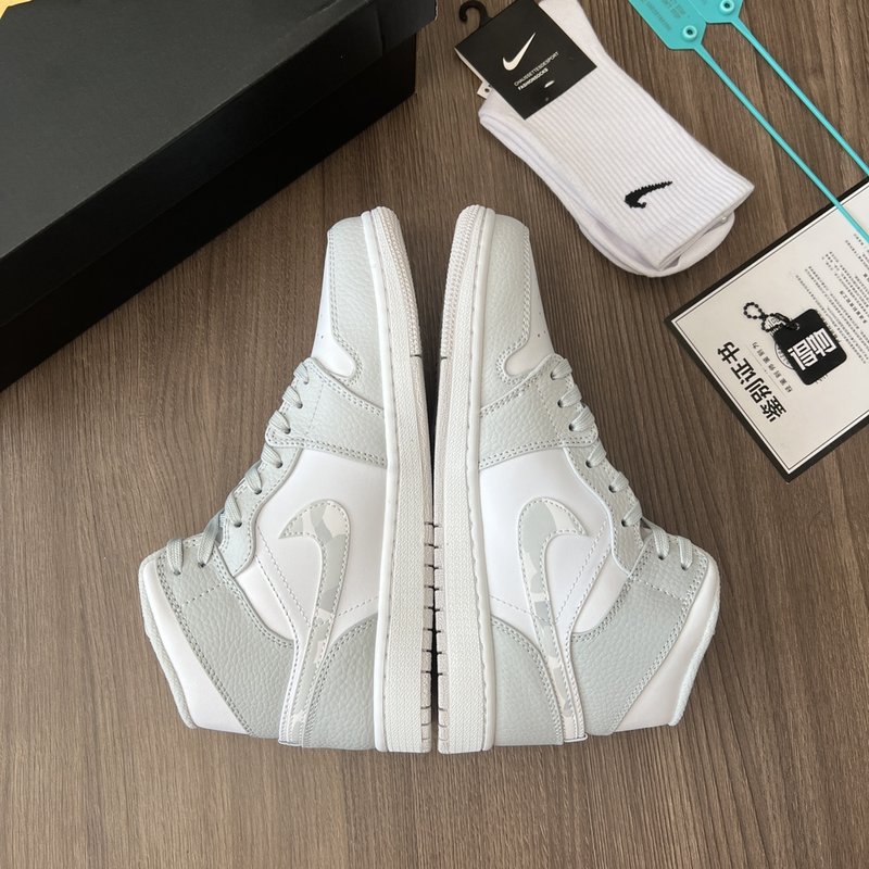 Air Jordan 1 Mid 백색 회색 카모 운동화 001-228318