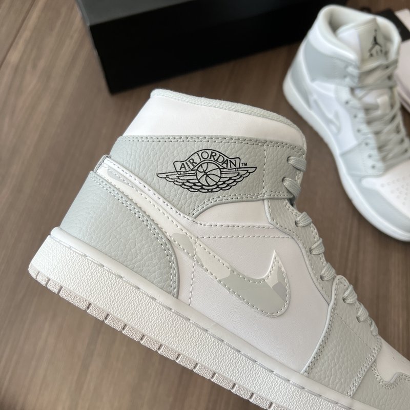 Air Jordan 1 Mid 백색 회색 카모 운동화 001-228318