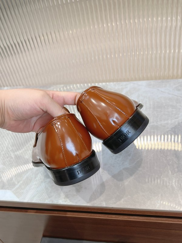 디올 남성 브라운 광택 소가죽 로퍼 001-228368