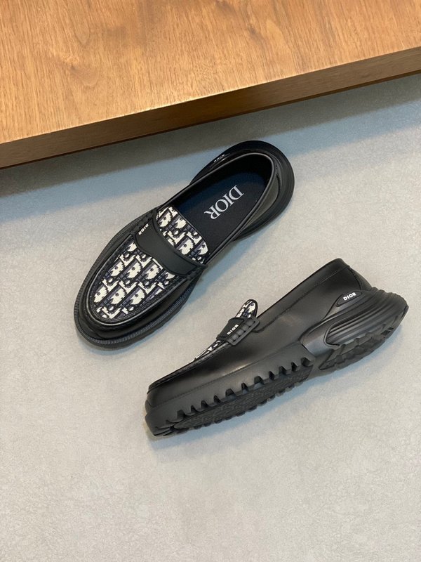 DIOR 디올르 모카신 가죽 Gancio 장식 001-228493