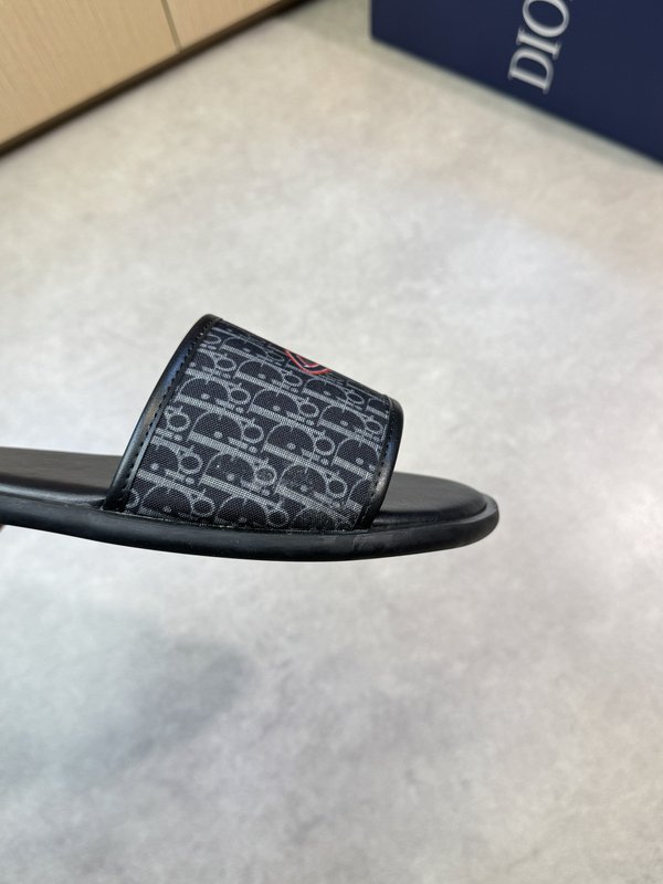 디올 Dior 브랜드 토템 에코 가죽 슬리퍼 001-228638