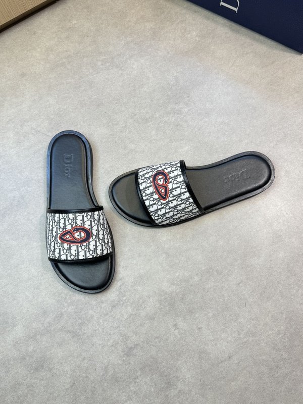 Dior 디올르 토템 인조 가죽 샌들 001-228639