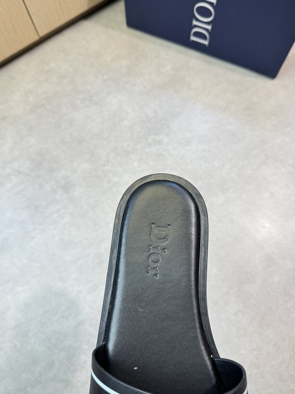 디올 Dior 토템 에코 가죽 캐주얼 슬리퍼 001-228658