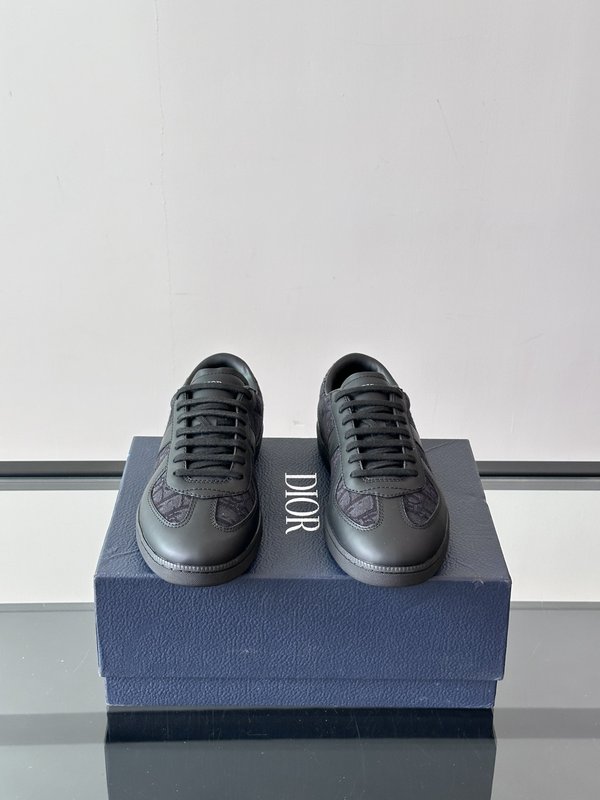 Dior 블랙 클래식 모노그램 스니커즈 001-228757