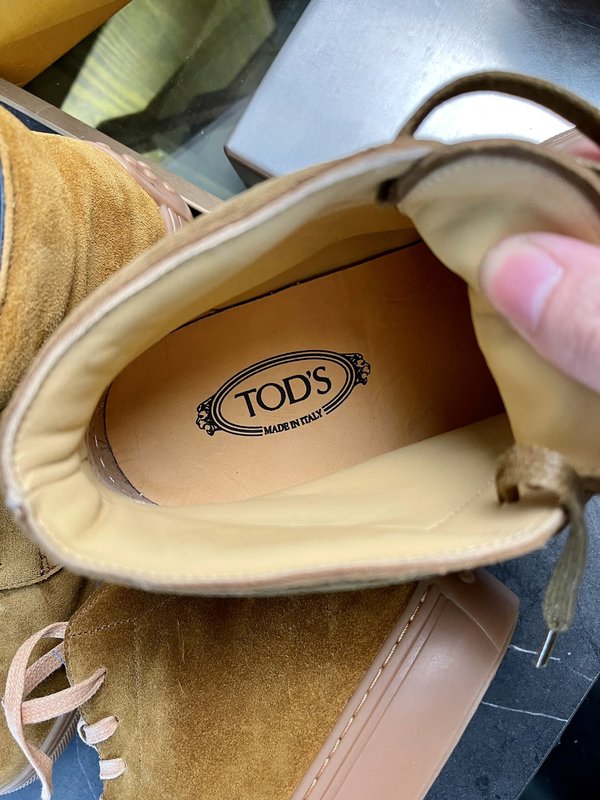 Tod's 스웨이드 가죽 하이톱 운동화 001-229017