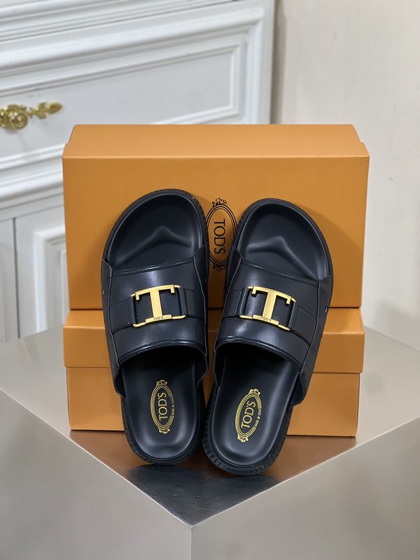 Tod's 남성 메탈 로고 샌들 001-229047