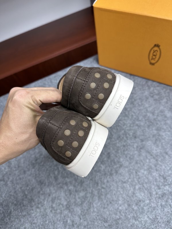 TODS 남성 스웨이드 로퍼 구두 001-229048