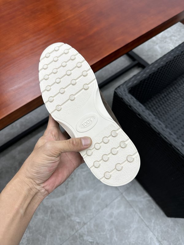 TODS 남성 스웨이드 로퍼 구두 001-229048
