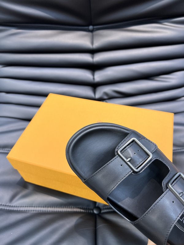 Tod's 남성 수입 소가죽 샌들 001-229058