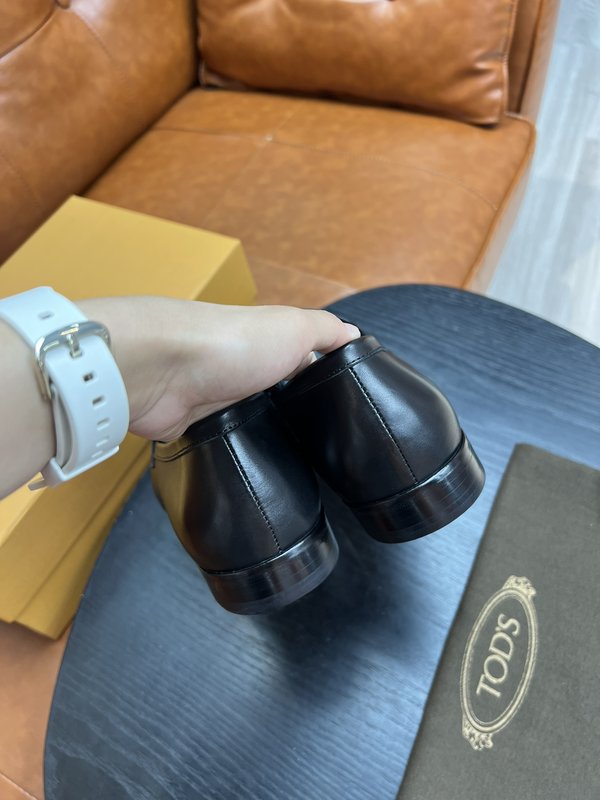 TODS 남성 경량 가죽 로퍼 구두 001-229063
