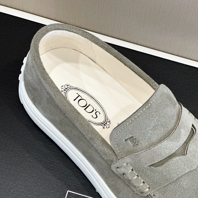 TOD'S 스웨이드 가죽 남성 로퍼 001-229090