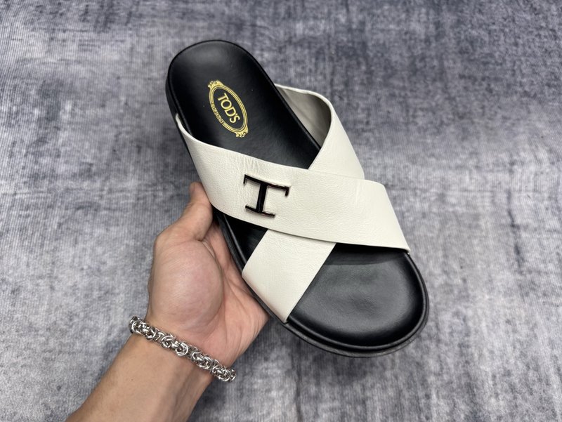 TOD'S 토데스 신규 슬리퍼 001-229161
