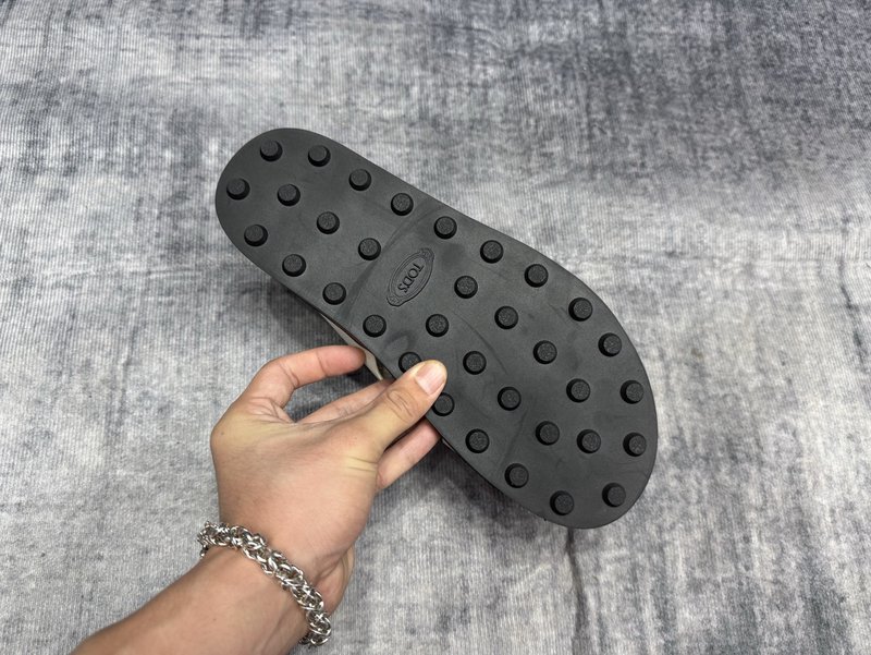 TOD'S 토즈 신규 슬리퍼 001-229168