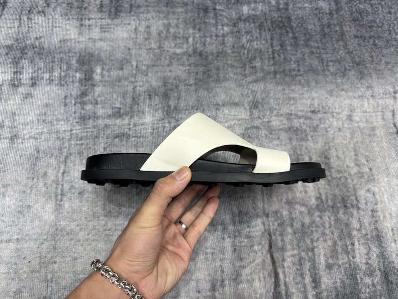 TOD'S 토즈 신규 슬리퍼 001-229169