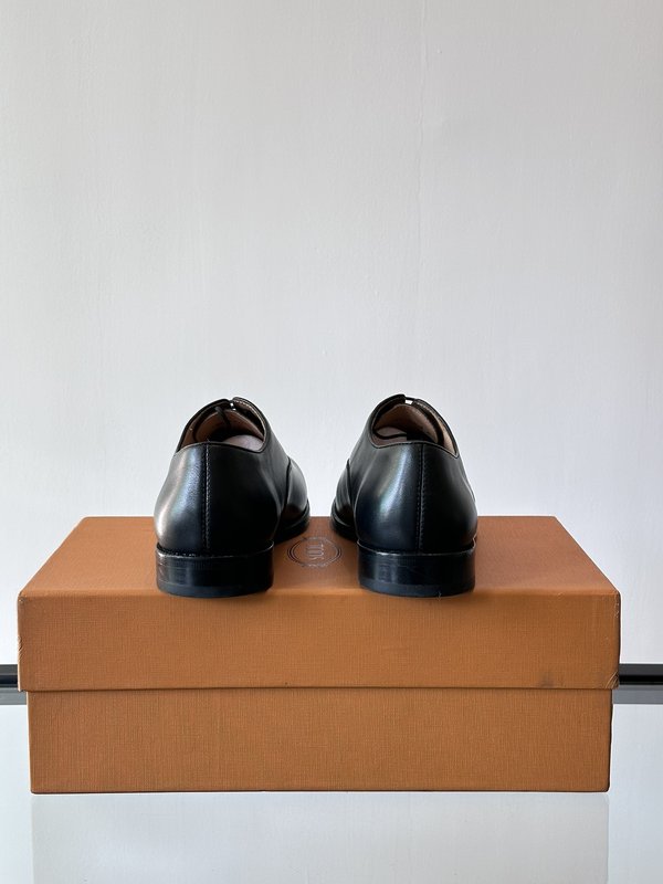 Tod's 남성 원터치 가죽 캐주얼슈즈 001-229173