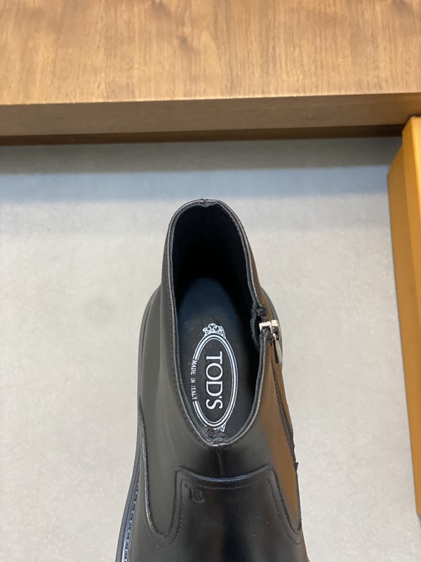Tods 남성 미들 톱 마틴 로퍼 부츠 001-229210
