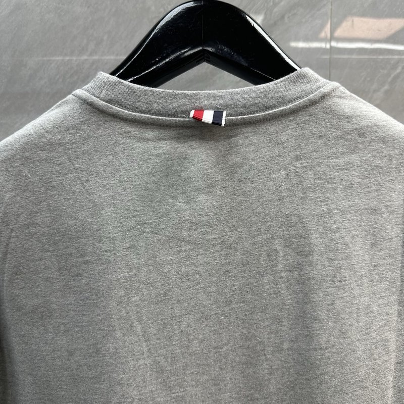 Thom Browne 강아지 자수 라운드 티셔츠 001-229256