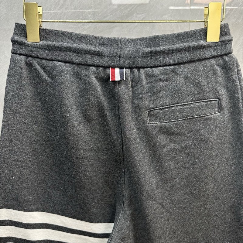 톰 브라운 포 스트라이프 자수 면 테리 숏팬츠 001-229267
