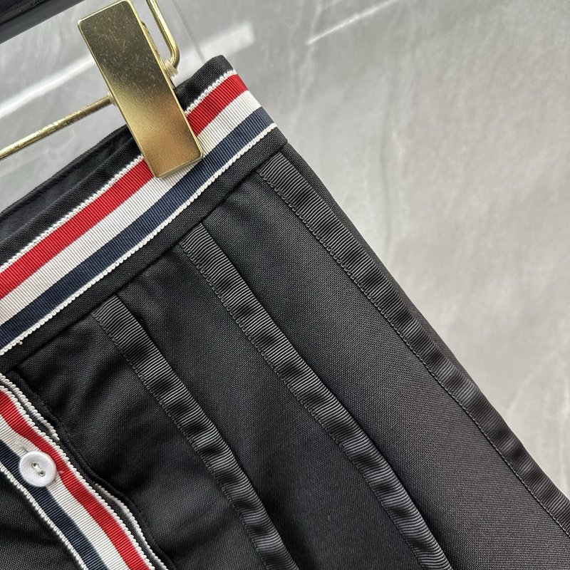 Thom Browne 여성 울 플리츠 스커트 001-229559