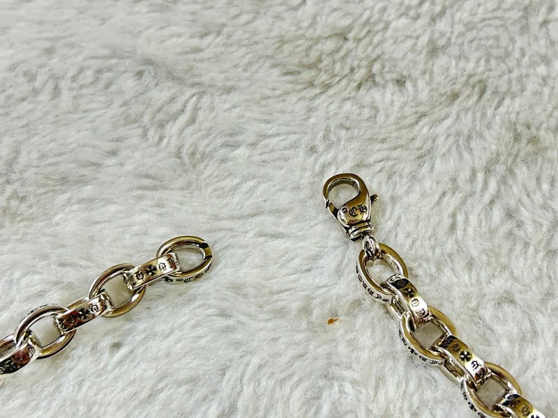 크롬하츠 타원 알파벳 목걸이 001-229567
