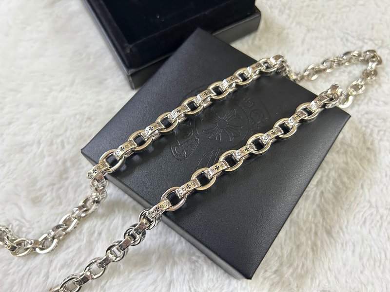 크롬하츠 타원 알파벳 목걸이 001-229567