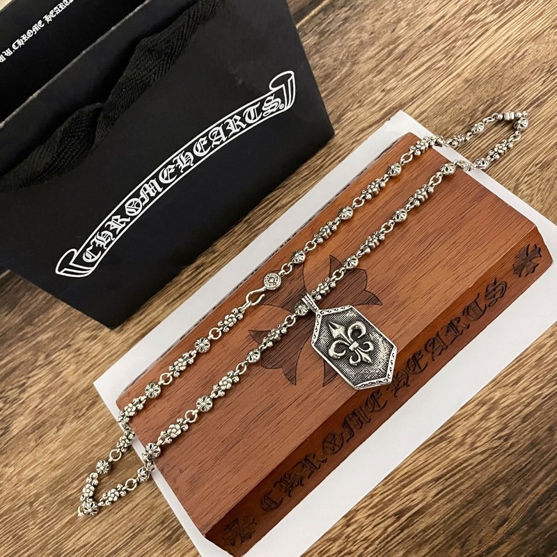 크롬하츠 빈티지 십자가 꽃 펜던트 목걸이 001-229756