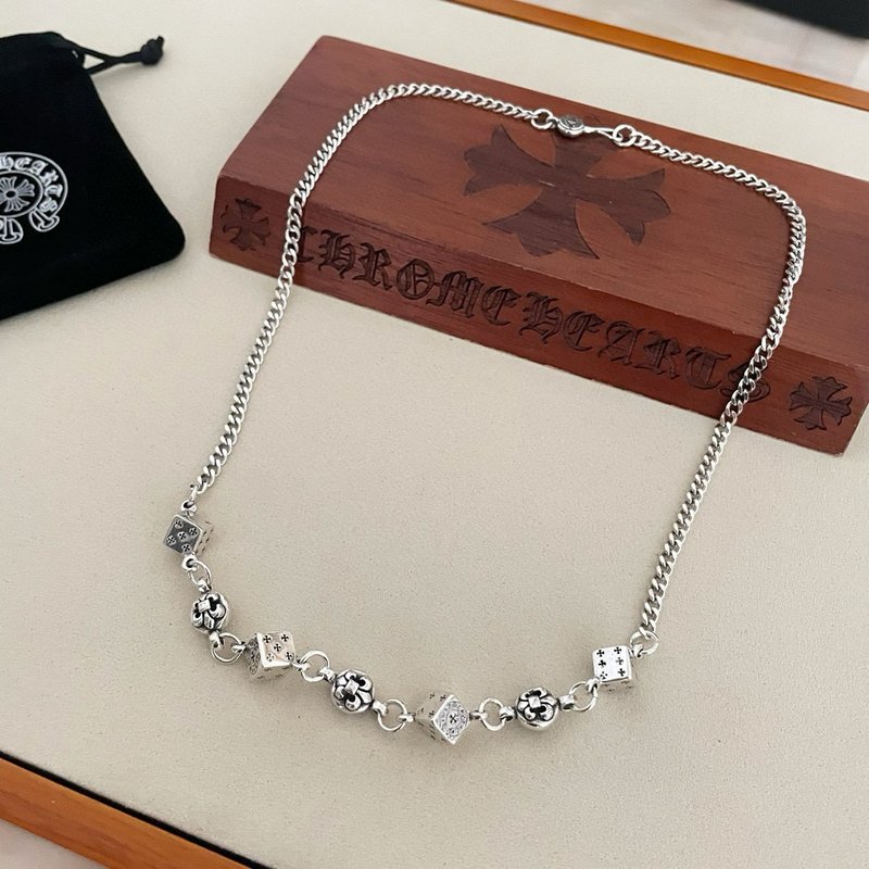 크롬하츠 빈티지 스카우트 플라워 주사위 목걸이 001-229832