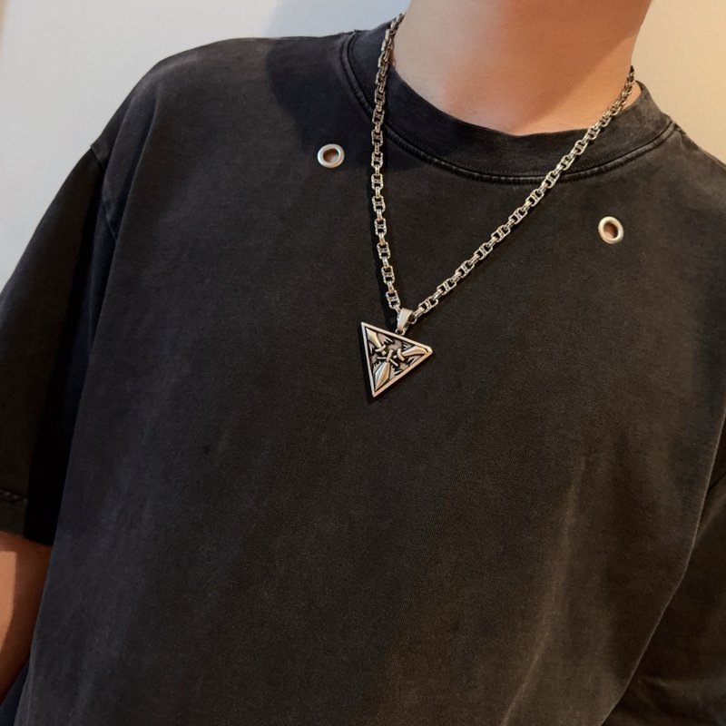 크롬하츠 레트로 알파벳 삼각 펜던트 목걸이 001-229899