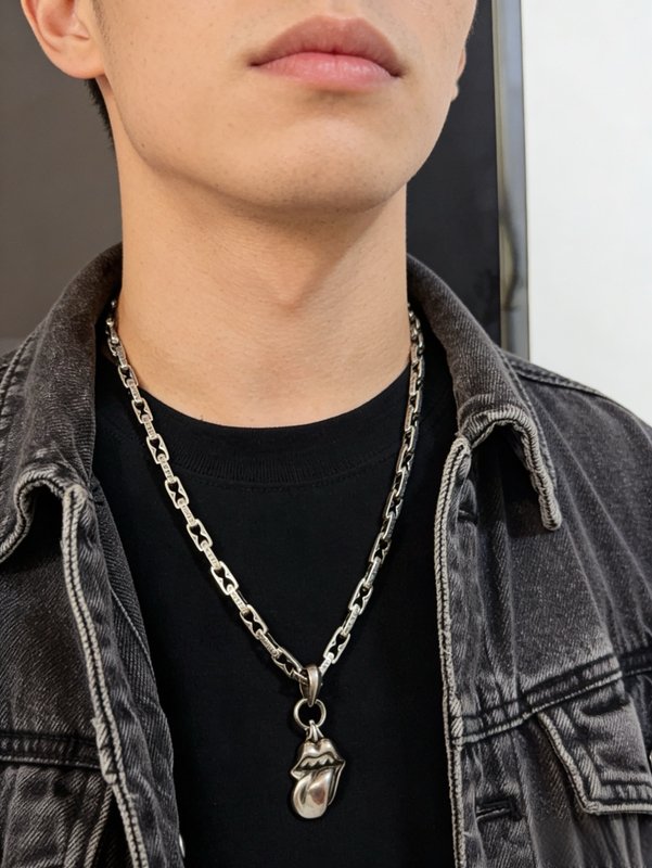 크롬하츠 빈티지 십자가 굵은 글자 목걸이 001-229920