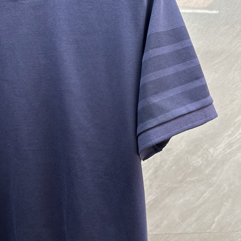 톰 브라운 4 바 스트라이프 라운드 티셔츠 001-230435