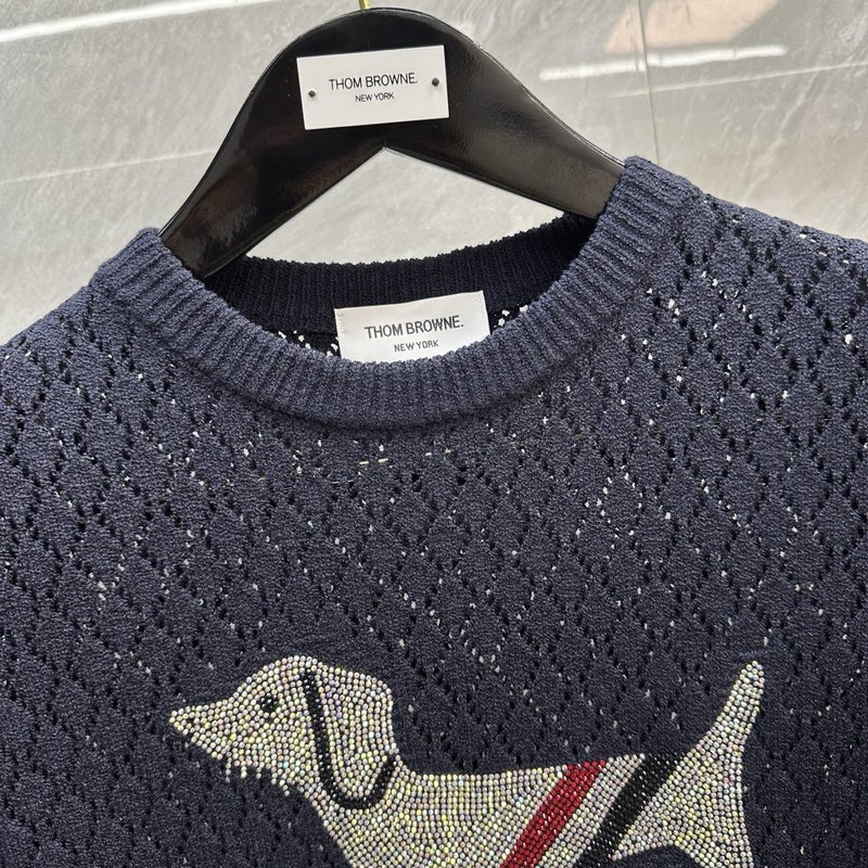 Thom Browne 라인스톤 강아지 반팔 니트 001-230440
