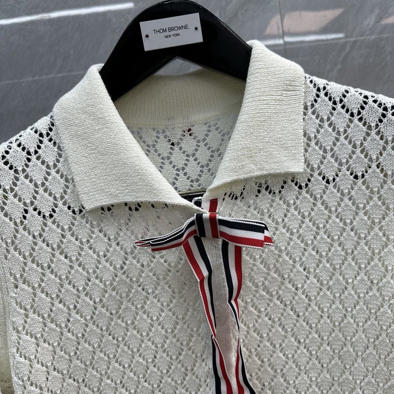 Thom Browne 리본 칼라 니트 탑 001-230447