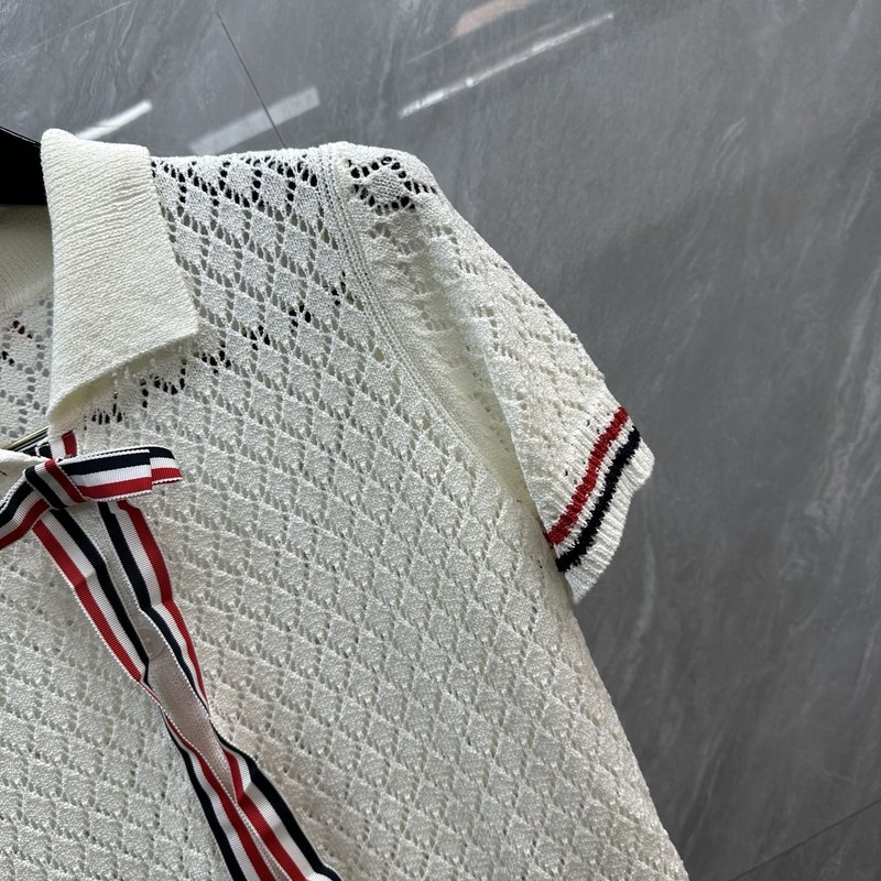 Thom Browne 리본 칼라 니트 탑 001-230447