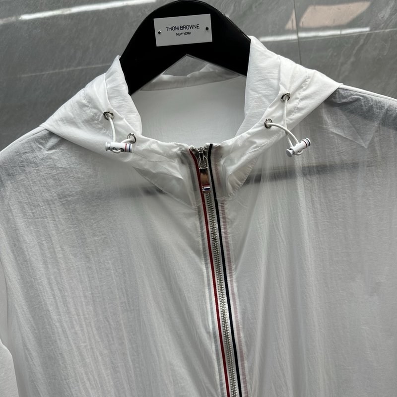 톰브라운 후드 경량 자켓 유니섹스 001-230449