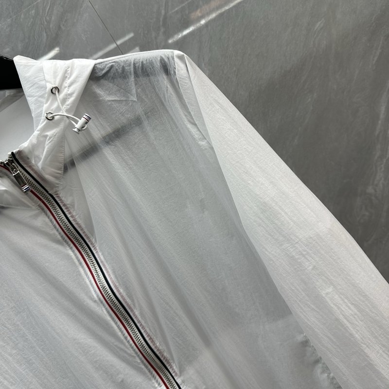 톰브라운 후드 경량 자켓 유니섹스 001-230449