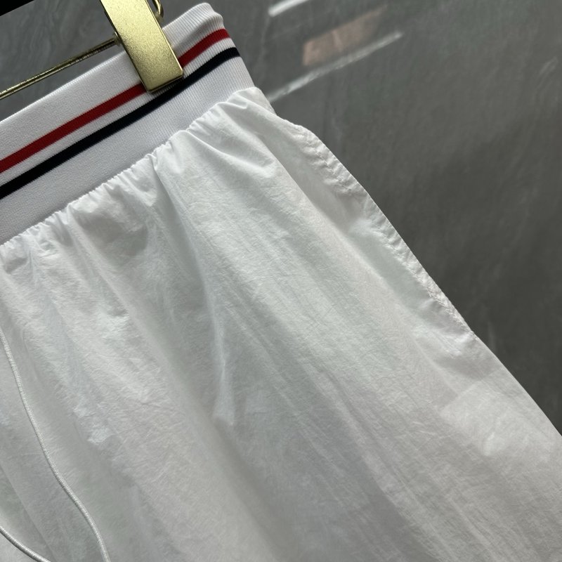 톰브라운 스트라이프 자외선 차단 반바지 001-230450