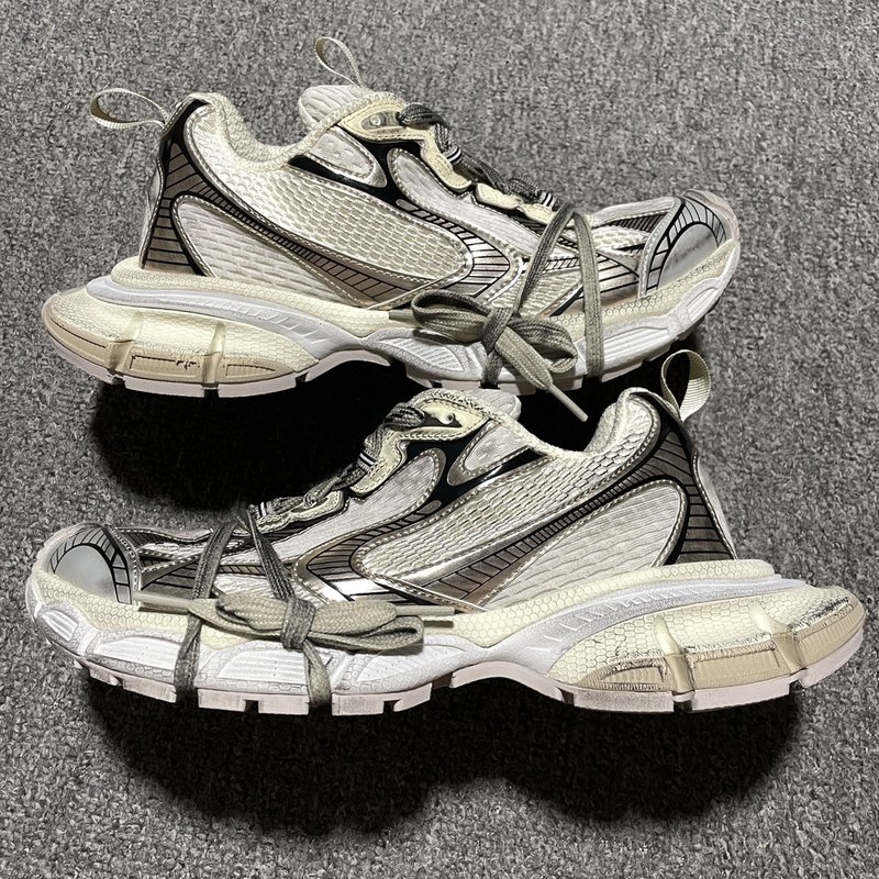 발렌시아가 3XL 빈티지 스니커즈 001-230514