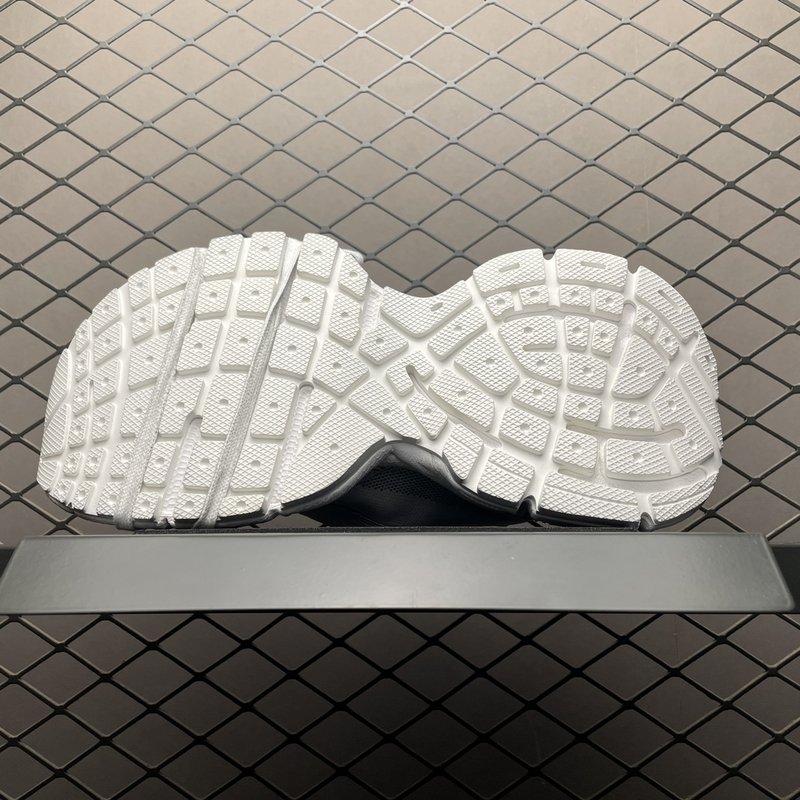 언더아머 x 발렌시아가 3XL 레트로 운동화 001-230554