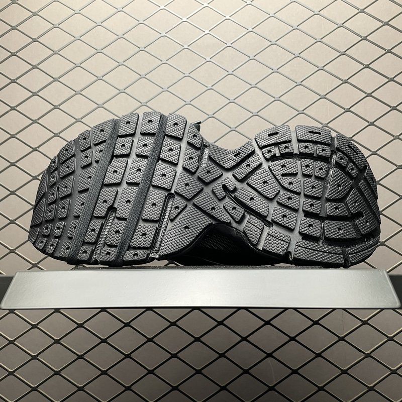 언더암머 x 발렌시아가 3XL 레트로 스니커즈 001-230556