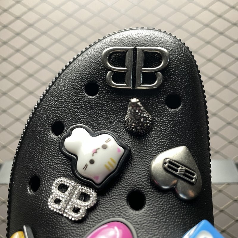 발렌시아가 크록스 협업 클록스 샌들 001-230593