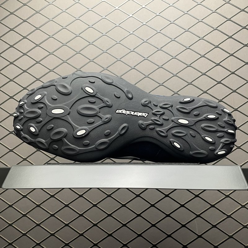 발렌시아가 먼데이 울트라 빈티지 스니커즈 001-230704