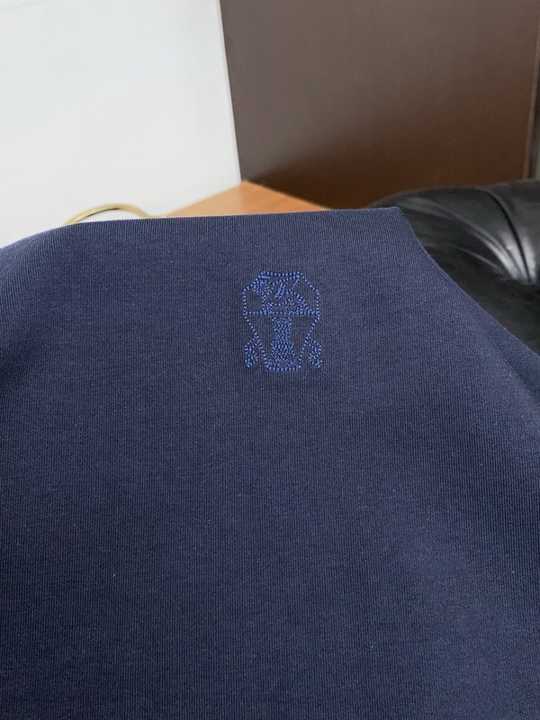 이른 봄 라운드넥 반팔 티셔츠 001-230770