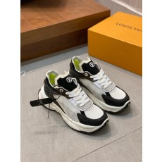 루이비통 스웨이드 가죽 캐주얼 운동화 001-231222