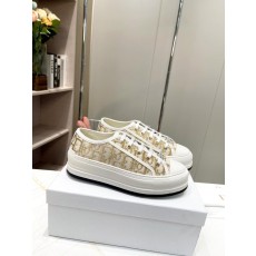 디올 두꺼운 밑단 자수 운동화 001-231828