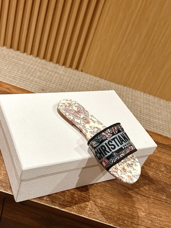 디올 봄여름 신상 자수 가죽 슬리퍼 001-231868