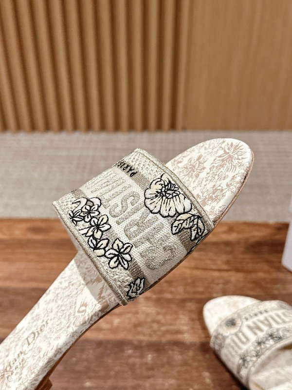 디올 봄여름 신상 자수 가죽 슬리퍼 001-231869