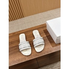 디올 봄여름 신상 자수 가죽 플랫 샌들 001-231902