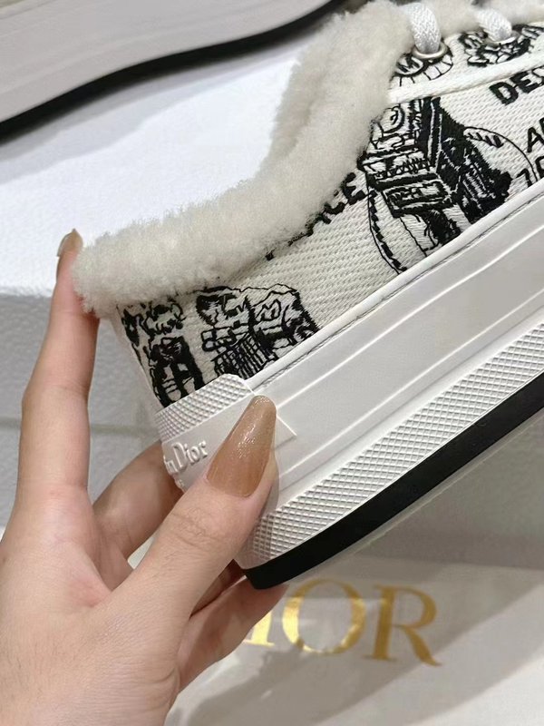 디올 자수 두꺼운 바닥 모피 캐주얼 운동화 001-231927